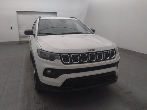 Used 2025 Jeep Compass Latitude AWD/4WD image 14