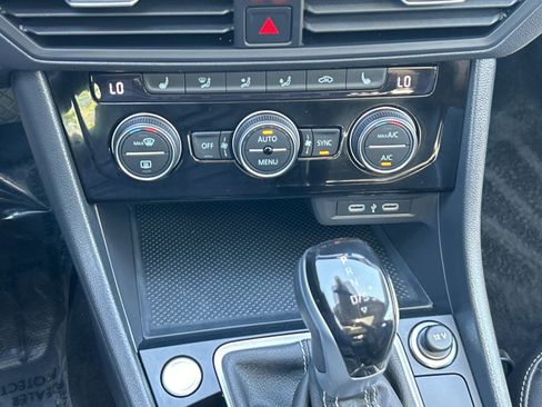Used 2024 Volkswagen Jetta SE FWD image 18