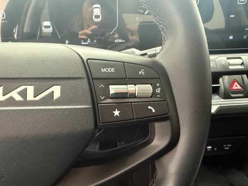 Used 2025 Kia K4 EX image 23