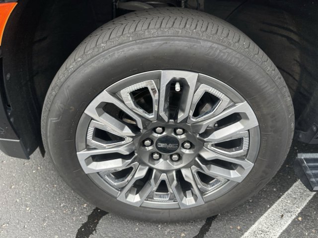 Used 2023 GMC Yukon XL Denali Ultimate AWD/4WD image 35