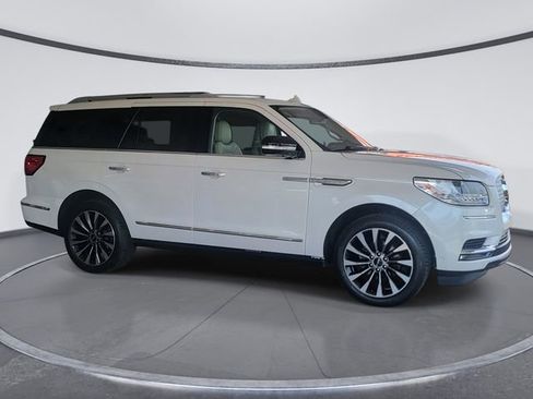 Used 2019 Lincoln Navigator Select w/ Technology Package RWD image 2