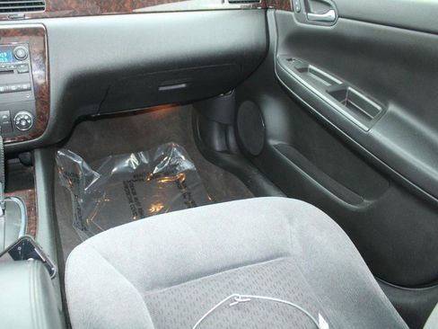 Used 2014 Chevrolet Impala LT w/ LT Sunroof Package image 15