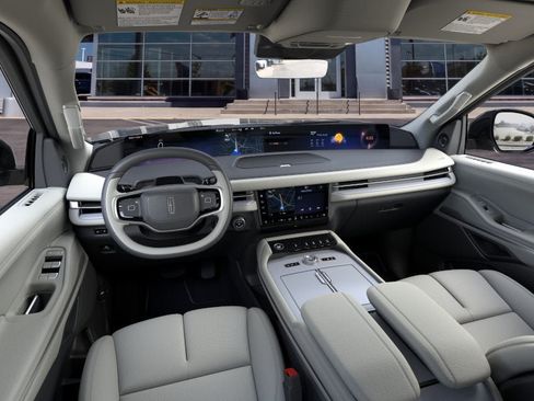 New 2026 Lincoln Navigator L Premier AWD/4WD image 9