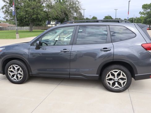 Used 2024 Subaru Forester Premium AWD/4WD image 8