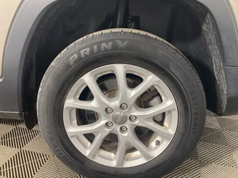 Used 2016 Jeep Cherokee Latitude w/ Comfort/Convenience Group image 22