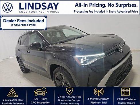 Used 2025 Volkswagen Taos SE w/ Panoramic Sunroof Package FWD image 3