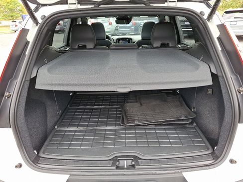 Used 2022 Volvo XC40 T5 R-Design w/ Advanced Package image 30