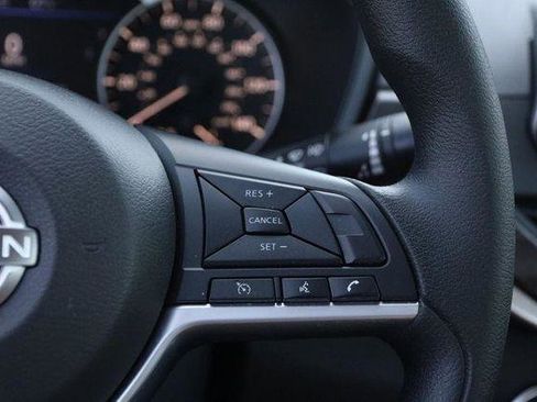 Used 2025 Nissan Altima 2.5 SV FWD image 12