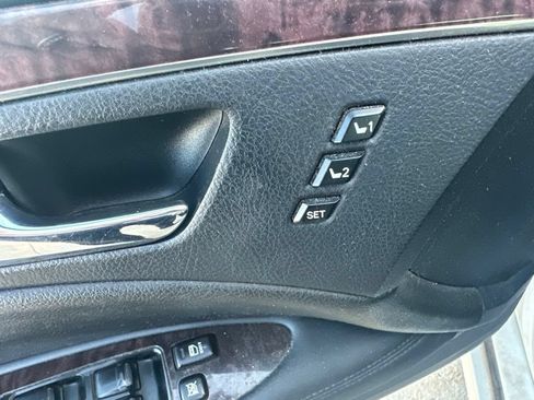 Used 2011 Toyota Avalon Limited FWD image 9
