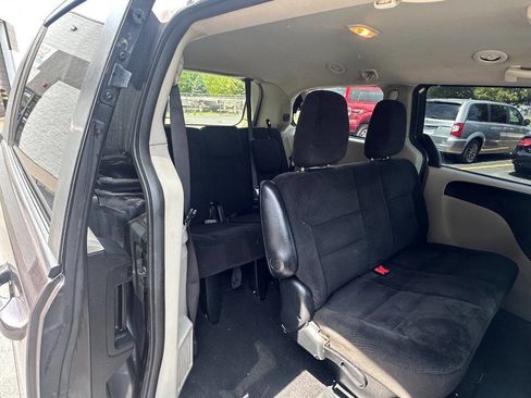Used 2017 Dodge Grand Caravan SE w/ UConnect Hands-Free Group FWD image 22