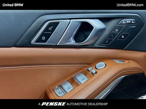 Used 2025 BMW X7 xDrive40i w/ M Sport Package AWD/4WD image 3