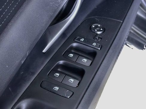 Used 2025 Hyundai Elantra SE FWD image 21