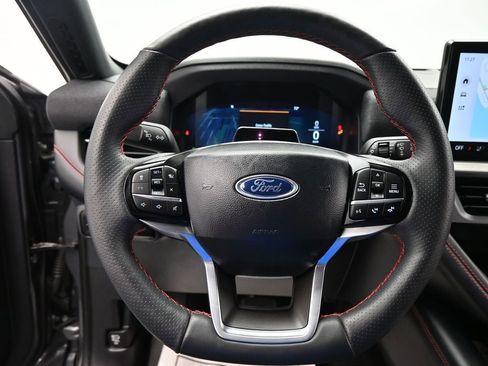 Used 2025 Ford Explorer ST-Line image 18