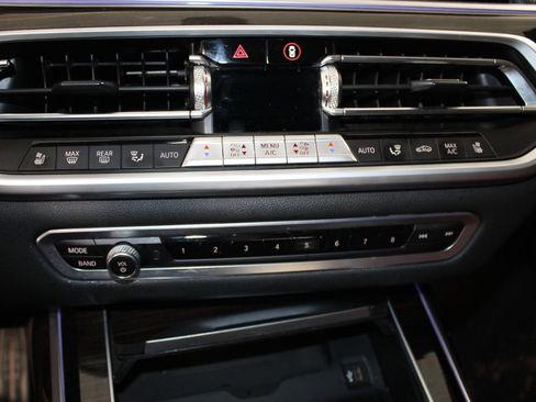 Used 2021 BMW X7 M50i w/ Executive Package AWD/4WD image 31