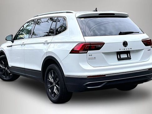 Used 2024 Volkswagen Tiguan SE w/ Panoramic Sunroof Package AWD/4WD image 4