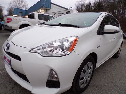 Used 2014 Toyota Prius C Four image 3