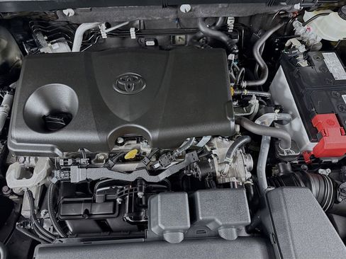Used 2022 Toyota RAV4 XLE FWD image 44