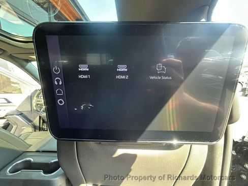 Used 2025 GMC Yukon XL Denali w/ Denali Reserve Package AWD/4WD image 25