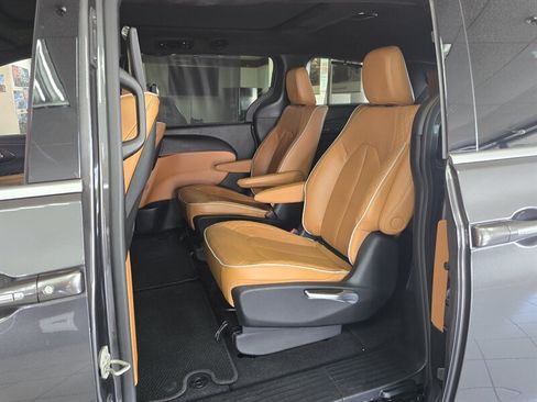 Used 2022 Chrysler Pacifica Pinnacle FWD image 10