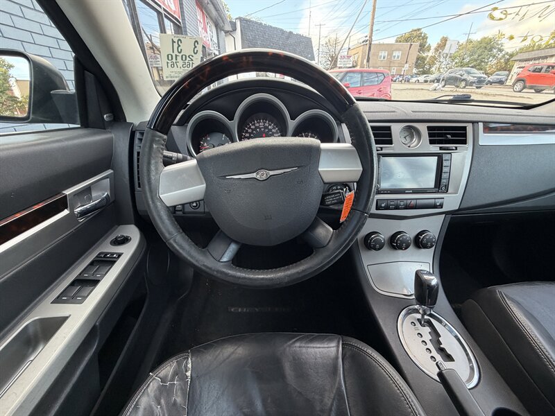 Used 2010 Chrysler Sebring Limited FWD image 12