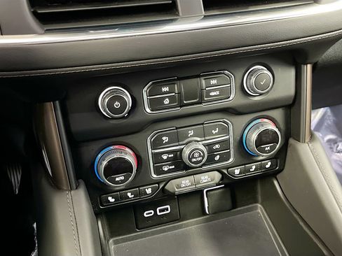 Used 2023 Chevrolet Suburban High Country w/ Advanced Technology Package AWD/4WD image 16