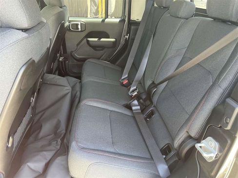 New 2025 Jeep Gladiator Rubicon w/ Convenience Group image 30