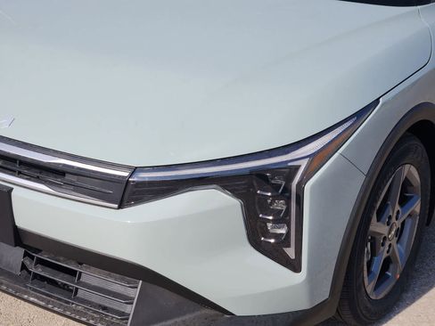 New 2026 Kia K4 LXS FWD image 7
