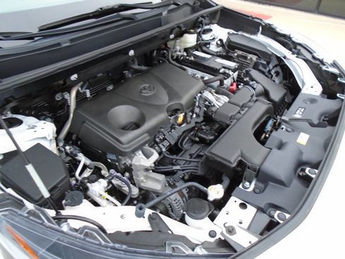 Used 2021 Toyota RAV4 XLE image 18