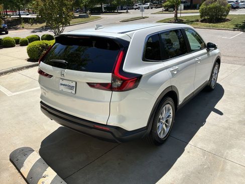 Used 2025 Honda CR-V EX-L image 10