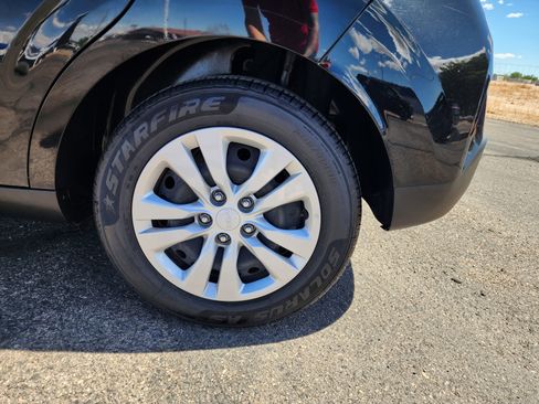 Used 2023 Kia Soul LX image 8