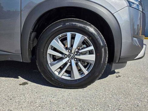 Used 2025 Nissan Pathfinder SL AWD/4WD image 9