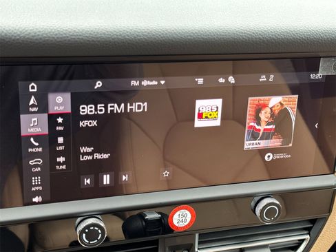 Used 2025 Porsche Macan image 21