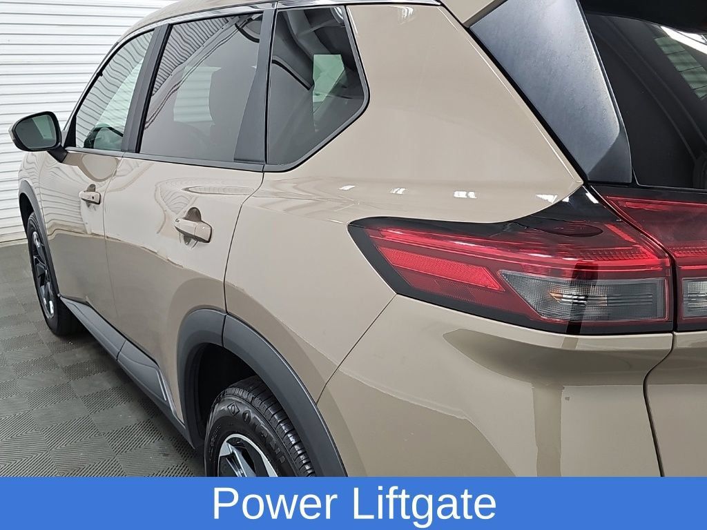 Used 2025 Nissan Rogue SV AWD/4WD image 7