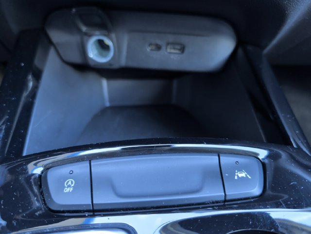 Used 2025 Chevrolet Trax LT w/ LT Convenience Package FWD image 29