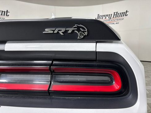 Used 2018 Dodge Challenger SRT Hellcat RWD image 32