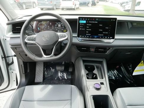 New 2026 Volkswagen Tiguan SE AWD/4WD image 9