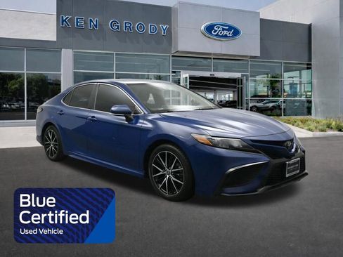 Used 2023 Toyota Camry SE w/ Cold Weather Package image 1