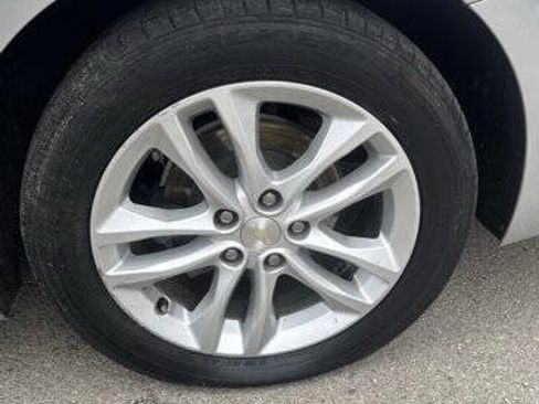 Used 2017 Chevrolet Malibu LT FWD image 9