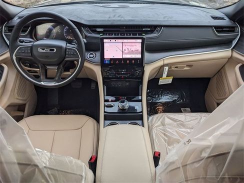 New 2025 Jeep Grand Cherokee Limited image 14