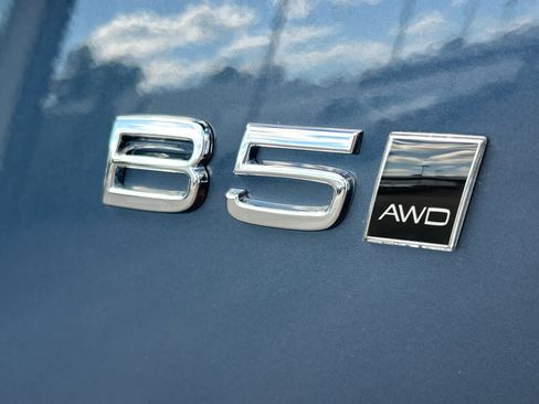 Used 2023 Volvo XC90 B5 Core w/ Protection Package AWD/4WD image 13