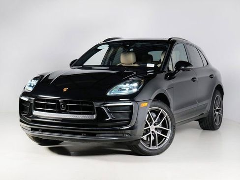 Certified 2025 Porsche Macan AWD/4WD image 1