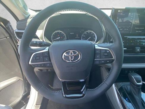 Used 2021 Toyota Highlander Platinum FWD image 14