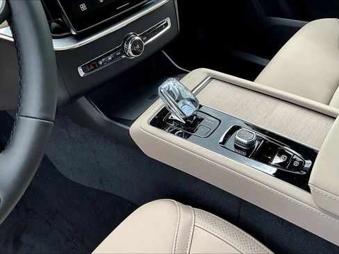 New 2026 Volvo XC90 B6 Plus w/ Protection Package Premier image 21