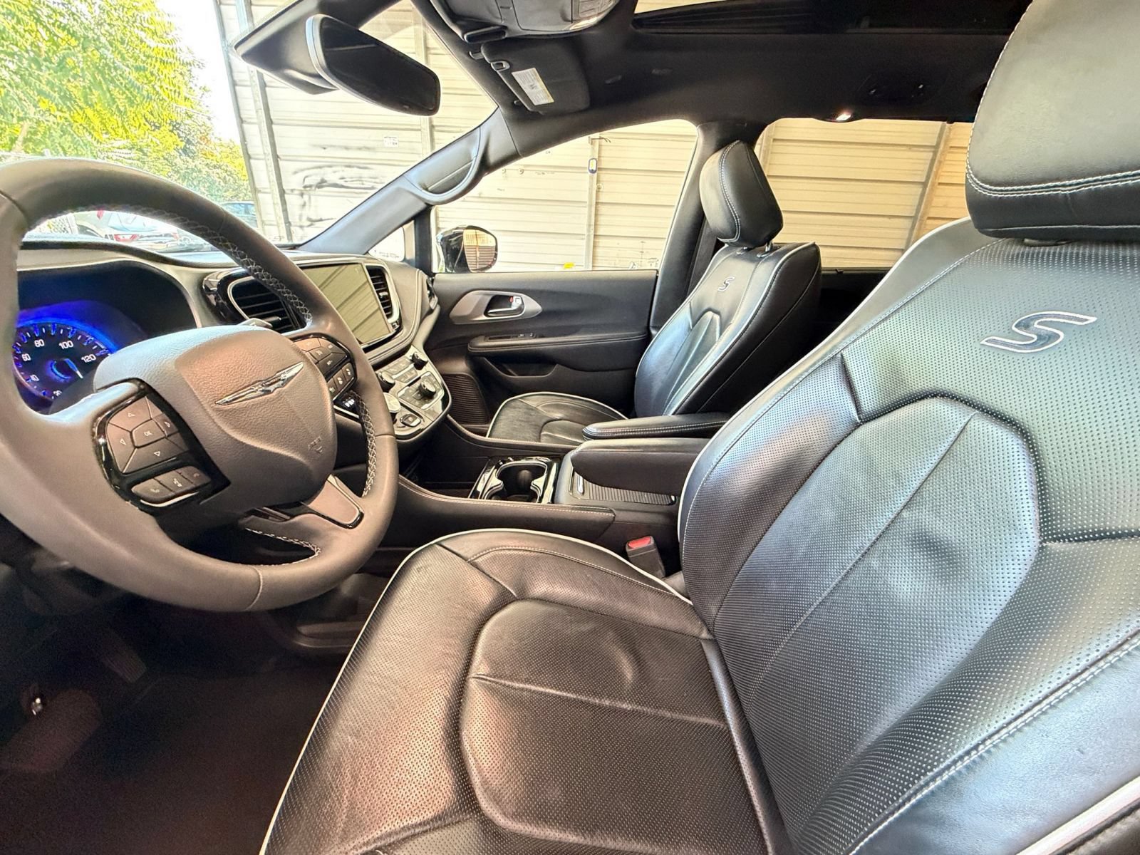 Used 2025 Chrysler Pacifica Limited FWD image 28