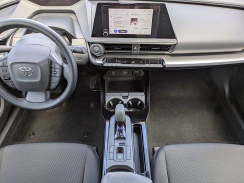 Used 2026 Toyota Prius LE FWD image 32