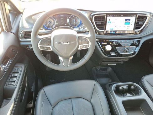New 2026 Chrysler Pacifica Select AWD/4WD image 8