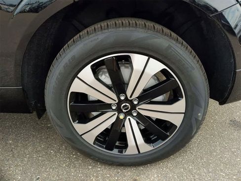 Used 2025 Volvo XC60 T8 Plus w/ Protection Package Premier image 12