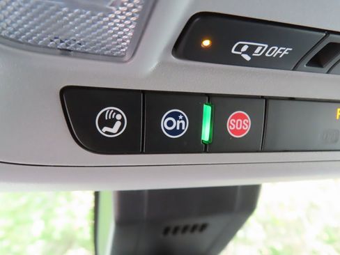 Used 2023 Chevrolet Equinox LT w/ Driver Convenience Package image 12