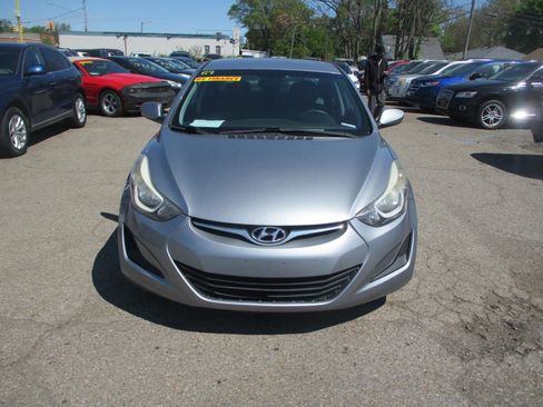 Used 2015 Hyundai Elantra SE FWD image 2