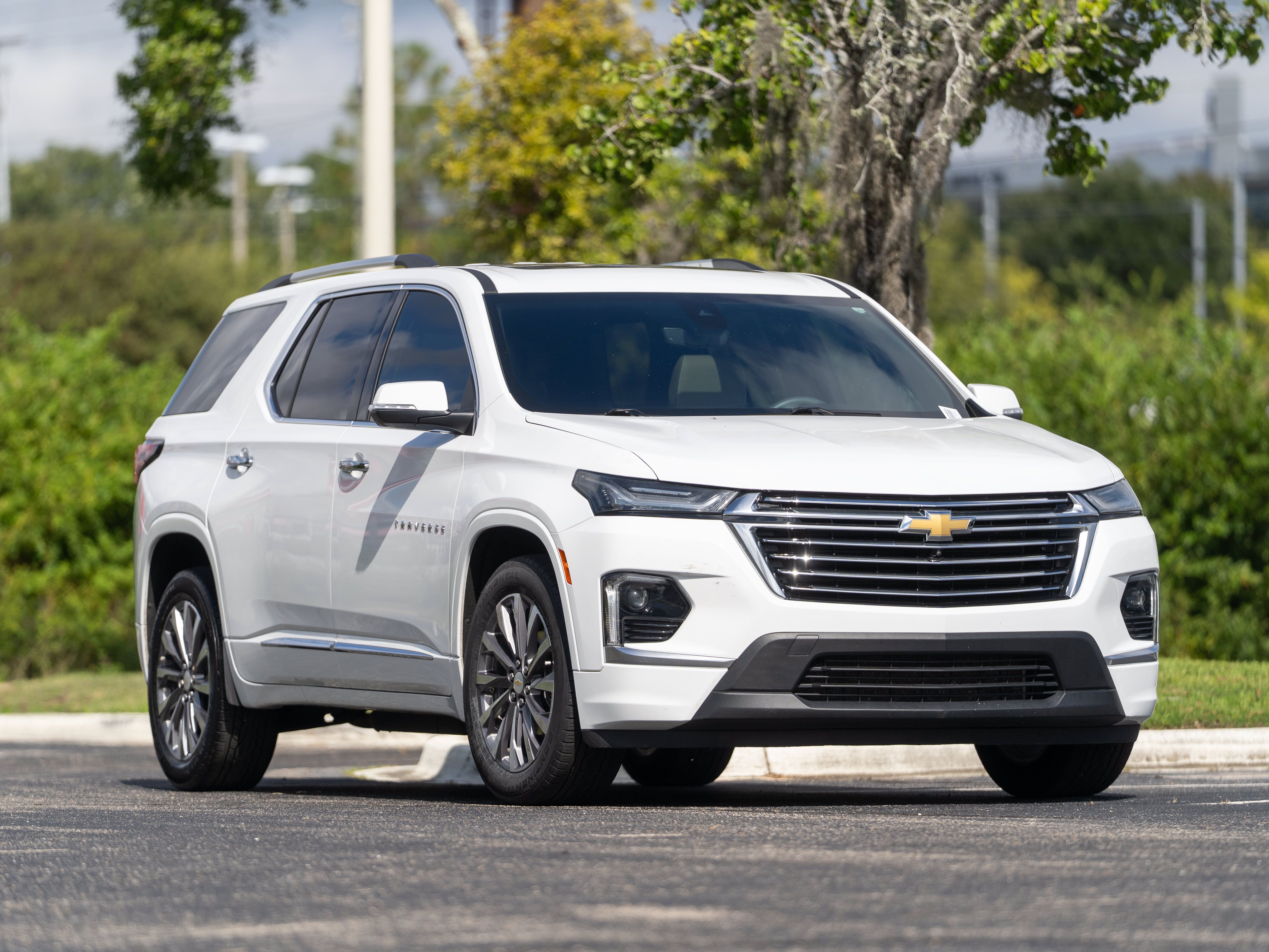 Used 2022 Chevrolet Traverse Premier w/ LPO, Floor Liner Package FWD image 41